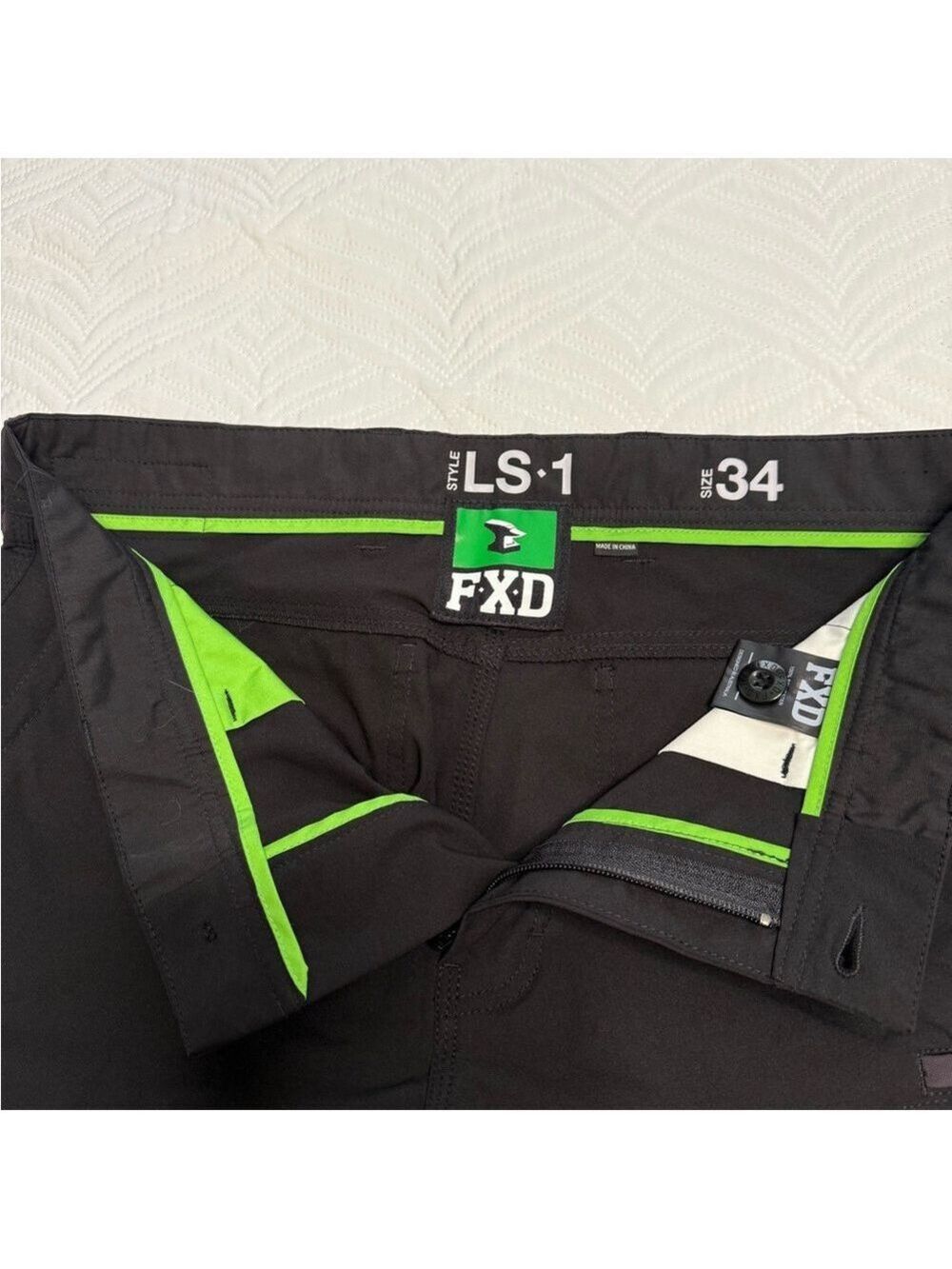 FDX Men’s Black Cargo Shorts. Size 34 - Picture 7 of 9